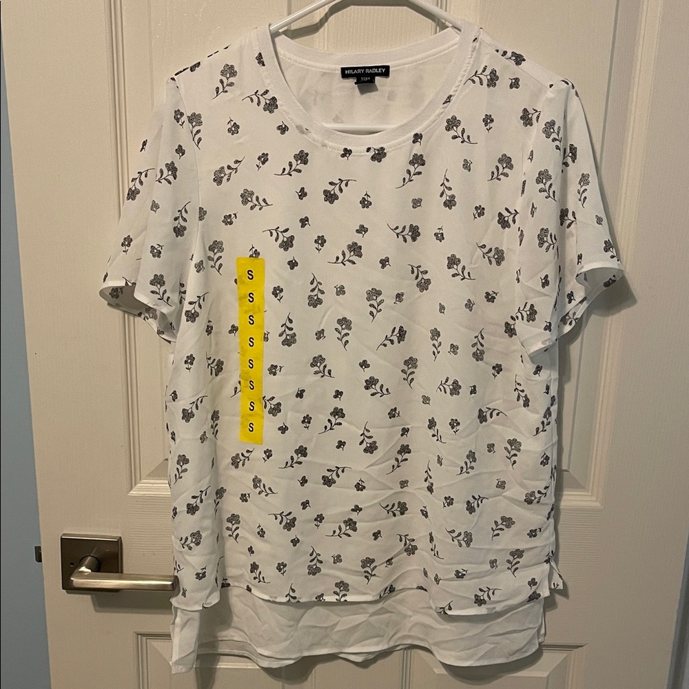 Hilary Radley Black and White Floral Short Sleeve Top